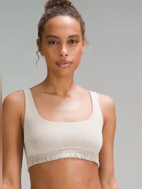 Lululemon Softstreme Scoop-Neck Bra A/B Cup - Mojave Tan Size 4 (Fits 2-4) NWOT✨